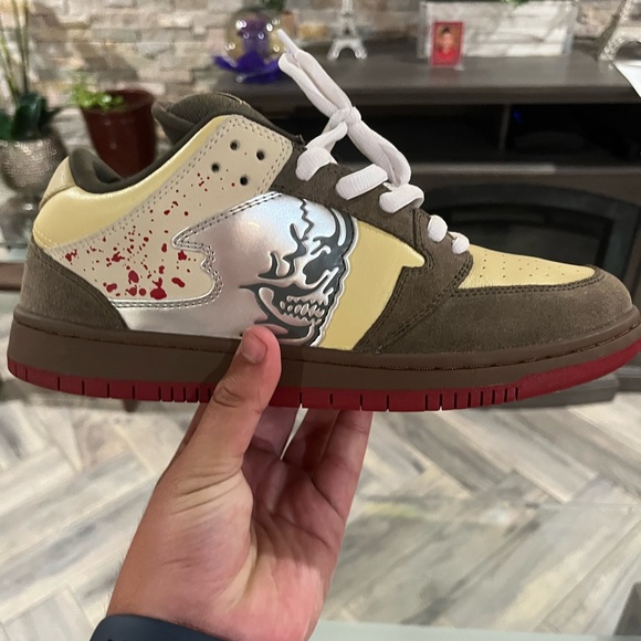 WL Reaper “Chainsaw” dunks